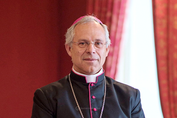 D.Armando Esteves Domingues é o 40º Bispo de Angra
